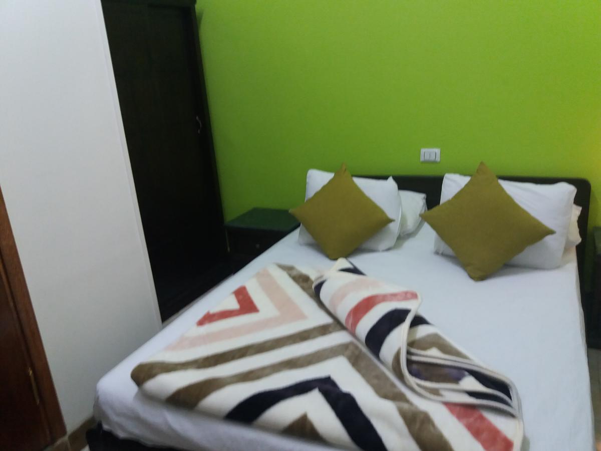 Golden Plaza Hostel *